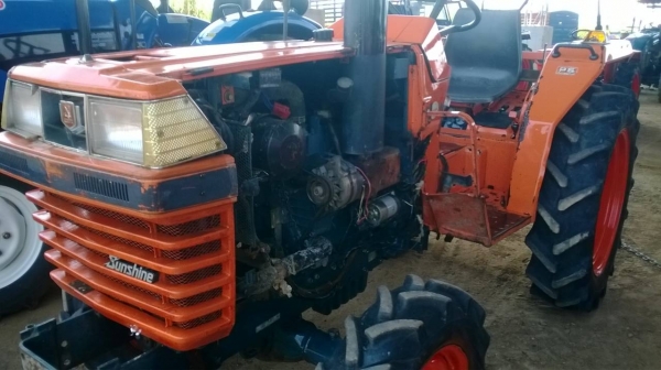 ขายรถไถคูโบต้าแอววัน18แรงโฟวินราคา85000บาทต่อลองได้เครื่องดีเกียร์ดีสนใจโทร0813655997อำพร พาเจริญราคานี้ถ้าไม้ต่อแถมผาน5ไห้หนึ่งลูก