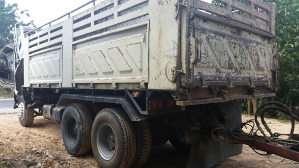 10ลัอดั้ม2เพลา isuzu. Fvz33NZPF T-3000293 ปี 2544. มีระบบลาก เดิม200แรง วางเครื่องใหม่. 270 แรง