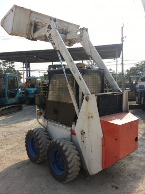 รถตัก TCM BOBCAT ขับ 4x4 ล้อยาง นำเข้าจากญี่ปุ่น 090-986-2521 อ๊อบ
