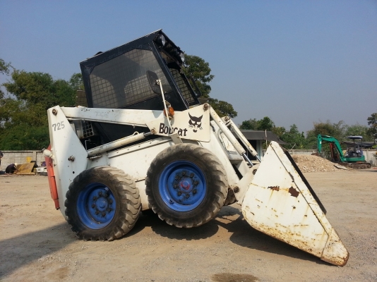 รถตัก TCM BOBCAT ขับ 4x4 ล้อยาง นำเข้าจากญี่ปุ่น 090-986-2521 อ๊อบ