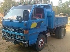 ISUZU NKR 100 HP 4BC2 หกล้อดั๊มพ์ กระบะดั๊มพ์เหล็กความยาว 3.20 เมตรบรรทุกได้ 3-4 คิว รถสวยสภาพดีมากพร้อมใช้งานได้เลย เครื่องแห้งแรงดี หัวเก๋งสวยไม่มีผุภายในเก๋งคอนโซลครบพร้อม เครื่องเสียงชุดใหญ่ทำมา 45000 บาทแถมให้ไปเลยครับ ช่วงล่างคานหน้าเฟืองท้ายเดิมๆ 5