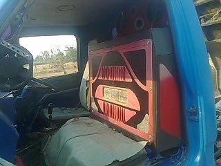 ISUZU NKR 100 HP 4BC2 หกล้อดั๊มพ์ กระบะดั๊มพ์เหล็กความยาว 3.20 เมตรบรรทุกได้ 3-4 คิว รถสวยสภาพดีมากพร้อมใช้งานได้เลย เครื่องแห้งแรงดี หัวเก๋งสวยไม่มีผุภายในเก๋งคอนโซลครบพร้อม เครื่องเสียงชุดใหญ่ทำมา 45000 บาทแถมให้ไปเลยครับ ช่วงล่างคานหน้าเฟืองท้ายเดิมๆ 5