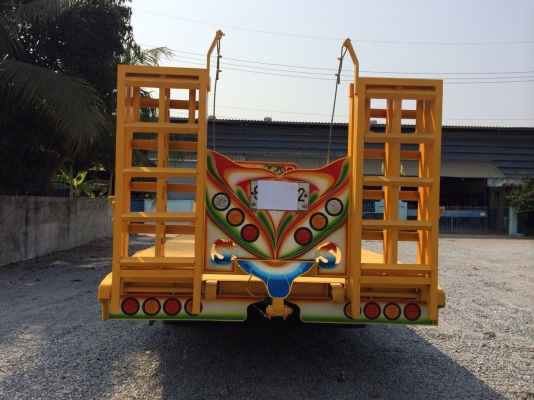 เทรนเลอร์บรรทุกรถเกี่ยวข้าว  รถตีดิน. FD 176