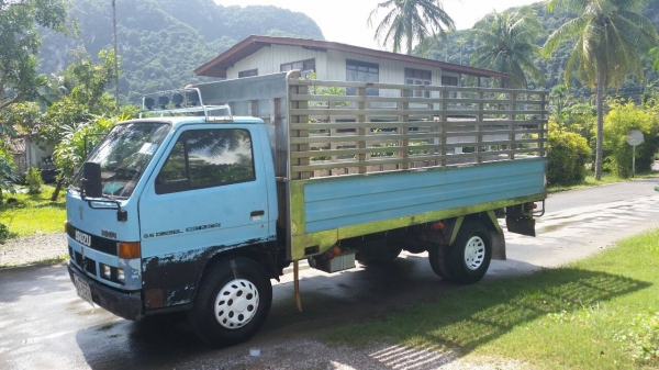 6ล้อรั้ว NKR 110แรงม้า ปี36 พื้นสแตนเลส รถสวยพร้อมใช้งาน เครื่องแห้ง แรงดี คัทซีสวย ราคาต่อรองได้ 087-2976734 095-0403929