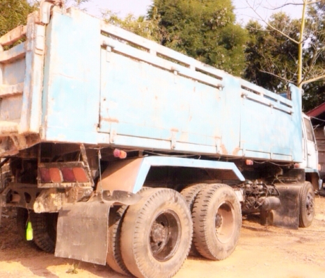 ISUZU ROCKY FVZ 195 HP 6HE1 สิบล้อดั๊มพ์ 2 เพลา กระบะดั๊มพ์เหล็กฝาข้างแผ่นเรียบดั๊มพ์พระลานสภาพดีไม่มีผุกร่อน พร้อมบรรทุกหนักได้เลย เครื่องแรงดีไม่มีเยิ้ม ภายในเก๋งคอนโซลครบพร้อม พวงมาลัยเพาเวอร์ ระบบเบรคทริ๊ปฟี้ ช่วงล่างแน่นคัชซีไม่มีแตกไม่มีบวม ยางสภาพด