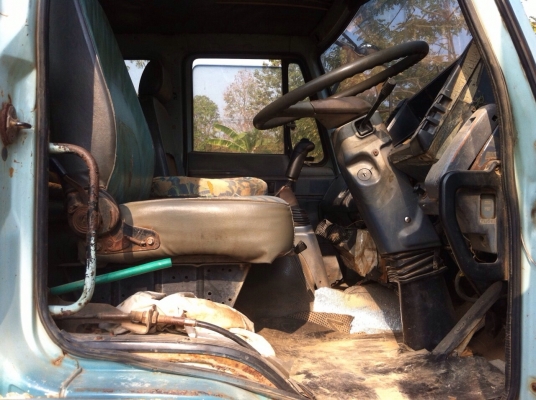 ISUZU ROCKY FVZ 195 HP 6HE1 สิบล้อดั๊มพ์ 2 เพลา กระบะดั๊มพ์เหล็กฝาข้างแผ่นเรียบดั๊มพ์พระลานสภาพดีไม่มีผุกร่อน พร้อมบรรทุกหนักได้เลย เครื่องแรงดีไม่มีเยิ้ม ภายในเก๋งคอนโซลครบพร้อม พวงมาลัยเพาเวอร์ ระบบเบรคทริ๊ปฟี้ ช่วงล่างแน่นคัชซีไม่มีแตกไม่มีบวม ยางสภาพด