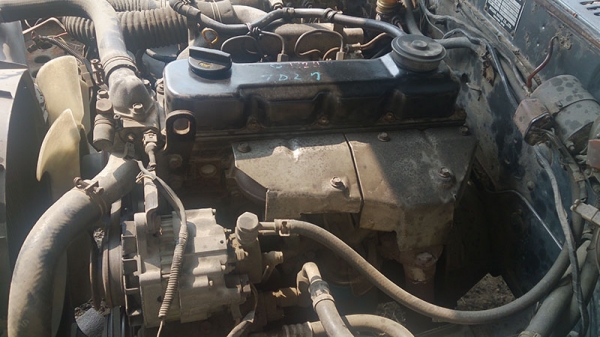 ขายเครื่องยนต์นิสสัน Td27 พร้อมเกียร์