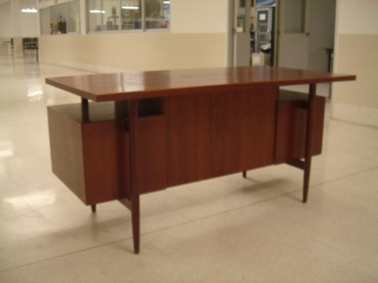 ขายโต๊ะทำงานขาเหลา