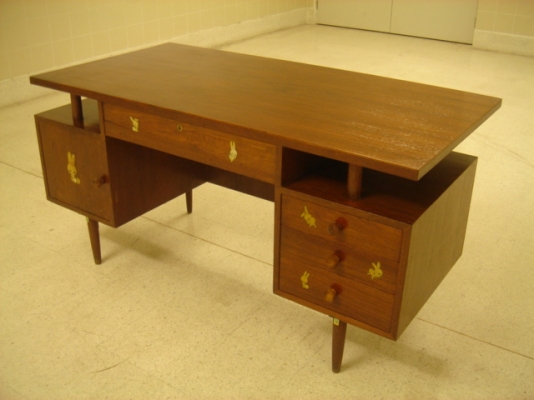 ขายโต๊ะทำงานขาเหลา