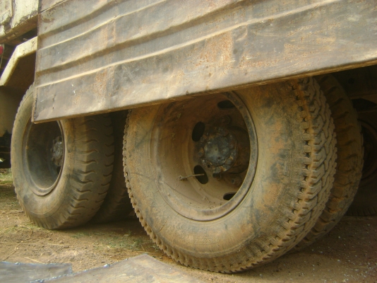 หลง 2 เพลา เครื่อง 220 แรงเทอร์โบ  ราคา 720,000 บาท(( เจ้าของใช้ถมที่ตัวเองก่อนครับ..งดการขายไว้กอ่น )