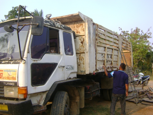 หลง 2 เพลา เครื่อง 220 แรงเทอร์โบ  ราคา 720,000 บาท(( เจ้าของใช้ถมที่ตัวเองก่อนครับ..งดการขายไว้กอ่น )