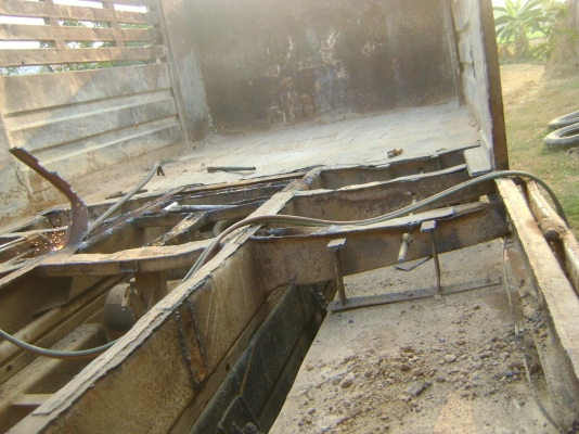 หลง 2 เพลา เครื่อง 220 แรงเทอร์โบ  ราคา 720,000 บาท(( เจ้าของใช้ถมที่ตัวเองก่อนครับ..งดการขายไว้กอ่น )