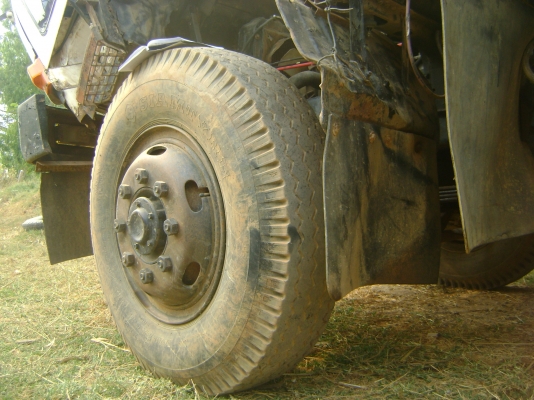 หลง 2 เพลา เครื่อง 220 แรงเทอร์โบ  ราคา 720,000 บาท(( เจ้าของใช้ถมที่ตัวเองก่อนครับ..งดการขายไว้กอ่น )