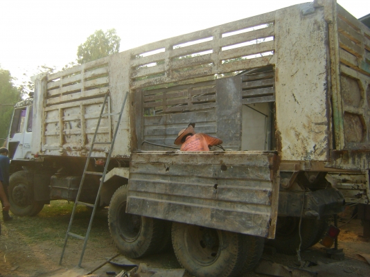 หลง 2 เพลา เครื่อง 220 แรงเทอร์โบ  ราคา 720,000 บาท(( เจ้าของใช้ถมที่ตัวเองก่อนครับ..งดการขายไว้กอ่น )