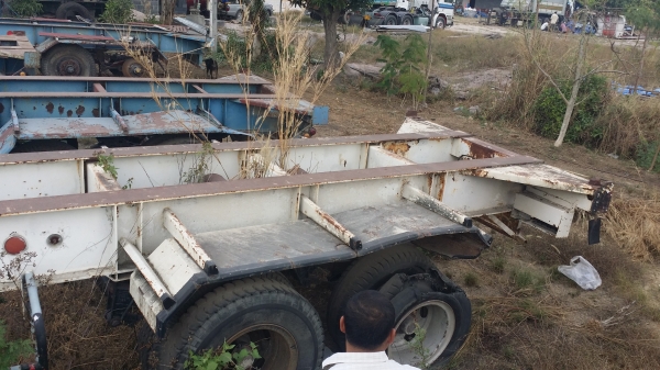 ขายด่วน หางบรรทุกตู้คอนเทนเนอร์ ของพนัส(ขายเหมาสามหางนะครับ)"ไม่มีทะเบียนะครับ"