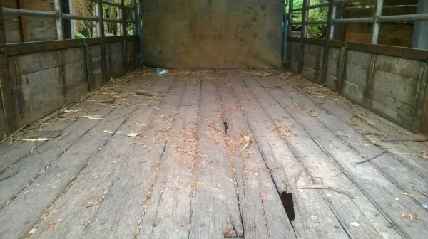 ขาย 6 ล้อ ISUZU NKR ดั้มหัวได้ เครื่อง 4BE1 110 แรงม้า คัสซีดีตลอดเส้น เกียร์ยาว ทะเบียนเต็มพร้อมโอน ราคาต่อรองได้ครับ