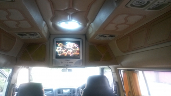 ขายรถตู้นิสสันหลังสูงVIPปี 2003 เครื่องเล่นTV หน้าหลัง เครื่องดีเซล3000cc พวงมาลัยเพาเวอร์แอร์หน้าหลัง ทะเบียนไม่ขาดเอกสารพร้อมโอน ขาย 270000 บาท