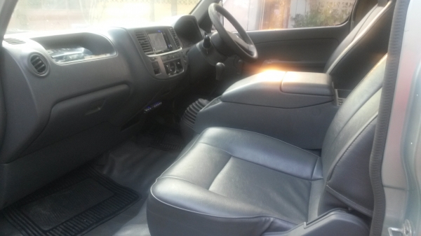 ขายรถตู้นิสสันหลังสูงVIPปี 2003 เครื่องเล่นTV หน้าหลัง เครื่องดีเซล3000cc พวงมาลัยเพาเวอร์แอร์หน้าหลัง ทะเบียนไม่ขาดเอกสารพร้อมโอน ขาย 270000 บาท