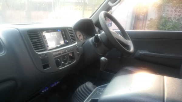 ขายรถตู้นิสสันหลังสูงVIPปี 2003 เครื่องเล่นTV หน้าหลัง เครื่องดีเซล3000cc พวงมาลัยเพาเวอร์แอร์หน้าหลัง ทะเบียนไม่ขาดเอกสารพร้อมโอน ขาย 270000 บาท