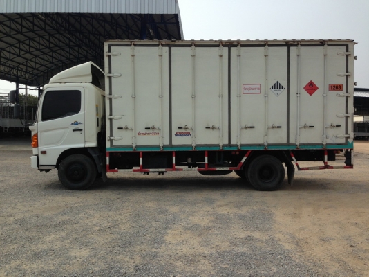 HINO MEGA FC ตู้ 10 บาน เครื่อง 150 แรงเทอร์โบ ยาว 5.60 เมตร ปี 48