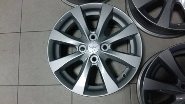 ขายล้อแม็กป้ายแดง mitsu mirage mc 15x"x5" et46 4 รู 100 ไม่มีรอย ไม่คด ไม่ดุ้ง  สนใจติดต่อเล็กคลองสามครับ 081-3747940