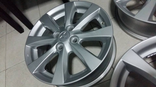 ขายล้อแม็กป้ายแดง mitsu mirage mc 15x"x5" et46 4 รู 100 ไม่มีรอย ไม่คด ไม่ดุ้ง  สนใจติดต่อเล็กคลองสามครับ 081-3747940