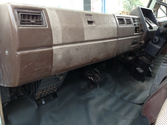 HINO FC 114 โตล่า เครื่อง 117 แรง ยาว 5.50 เมตร กะบะไม้ รถห้าง