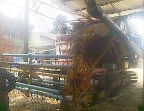 ขายด่วน รถเกี่ยวข้าว+รถสิบล้อหัวยาวเทรลเลอร์ รถเกี่ยวข้าวเกษตรพัฒนา รุ่น ไอ้หนุ่มไวไฟ ปี 51 ขายพร้อมกับ ISUZU TX 145 HP 6BB1 รถหัวยาวสิบล้อเพลาเดียว เทรลเลอร์หางพับไฮดรอลิกส์ขึ้นรถเกี่ยวข้าว เอกสารเล่มทะเบียนครบเต็มไม่ขาด # รถเกี่ยวข้าวไอ้หนุ่มไวไฟ เครื่อ