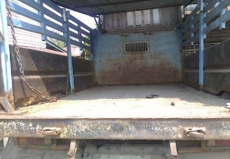 ISUZU KS22 - 110 HP 4BC1 หกล้อดั๊มพ์ กระบะดั๊มพ์เหล็กคอกสูง 5 ตันความยาว 3.60 เมตรสภาพดีไม่มีผุกร่อนครับ ช่วงล่างใหญ่คานหน้าและเฟืองท้ายติด F หกน็อตแล้วครับ เครื่องแรงดีมาก หัวเก๋งไม่ผุภายในเก๋งคอนโซลครบ มีเครื่องเสียง วิทยุ CD ครบพร้อม ช่วงล่างคัชซีไม่บว