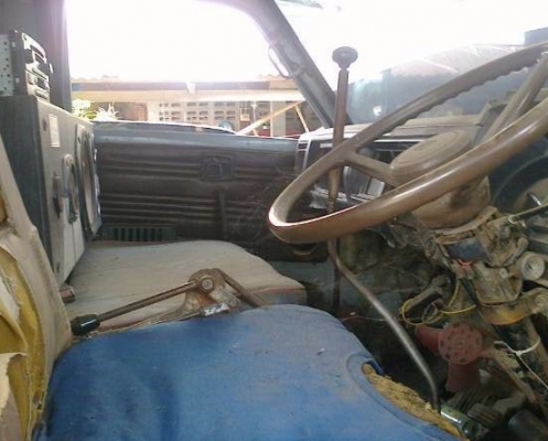 ISUZU KS22 - 110 HP 4BC1 หกล้อดั๊มพ์ กระบะดั๊มพ์เหล็กคอกสูง 5 ตันความยาว 3.60 เมตรสภาพดีไม่มีผุกร่อนครับ ช่วงล่างใหญ่คานหน้าและเฟืองท้ายติด F หกน็อตแล้วครับ เครื่องแรงดีมาก หัวเก๋งไม่ผุภายในเก๋งคอนโซลครบ มีเครื่องเสียง วิทยุ CD ครบพร้อม ช่วงล่างคัชซีไม่บว