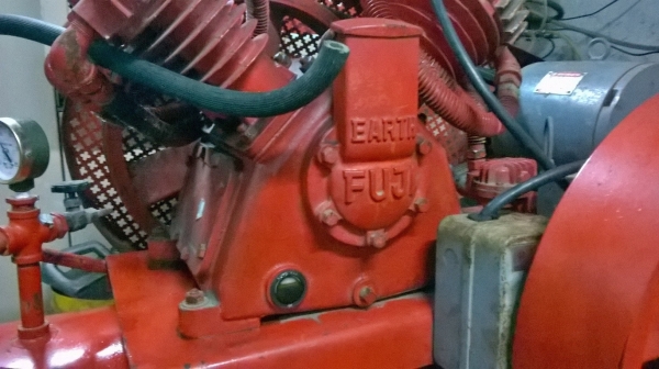 ขายปั้มลมญี่ปุ่นสวยๆ 5 แรง 4 สูบ ถังใหญ่ 260 ลิตร รุ่นแรงดันสูง ขายปั้มลมญี่ปุ่นสวยๆ 5 แรง 4 สูบ ถังใหญ่ 260 ลิตร รุ่นแรงดันสูง