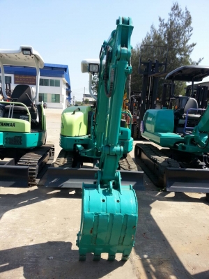 ขายรถเล็ก ยี่ห้อKOMATSU รุ่น PC40-7 สนใจติดต่อวิภาดา 081-3194528