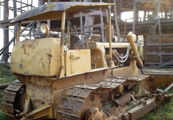 **255,000บ.ต่อรอง///แทร็กเตอร์CAT D4** ขาย BULLDOZER CATERPILLAR D4 แทร็กเตอร์ ตีนตะขาบ CAT D4 เครื่องเดิม ปั้มเดิม เกียร์ตัด เครื่องยนต์ CAT 4สูบ เครื่อง+ปั้ม ยังดี มีเยิ้ม มีซึมบ้าง ช่วงล่างเดิม สภาพ60\% แทร็ก โซ่ เฟือง สภาพโอเค ดันหน้าไม่ผุ บอดี้เดิม สี **255,000บ.ต่อรอง///แทร็กเตอร์CAT D4** ขาย BULLDOZER CATERPILLAR D4 แทร็กเตอร์ ตีนตะขาบ CAT D4 เครื่องเดิม ปั้มเดิม เกียร์ตัด เครื่องยนต์ CAT 4สูบ เครื่อง+ปั้ม ยังดี มีเยิ้ม มีซึมบ้าง ช่วงล่างเดิม สภาพ60\% แทร็ก โซ่ เฟือง สภาพโอเค ดันหน้าไม่ผุ บอดี้เดิม สี