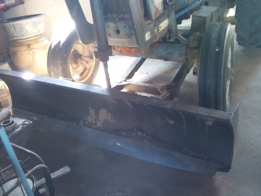 ขายรถไถฟอร์ด รุ่น 6610 แรง เสืยราย อุปกรณ์ ผานหน้าหลังราคา 389000 บาท