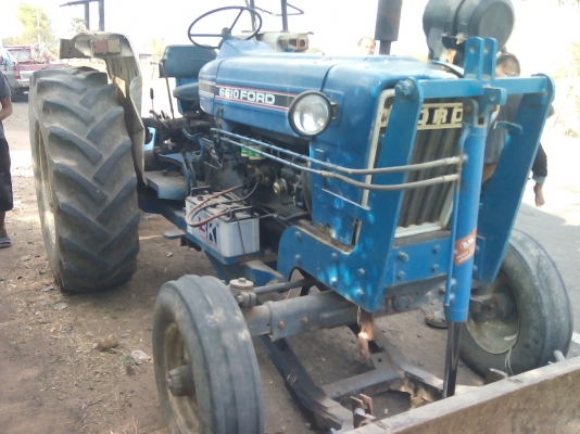 ขายรถไถฟอร์ด รุ่น 77 แรงT5 เสืยเรียบ อุปกรณ์ ผานหน้าหลัง