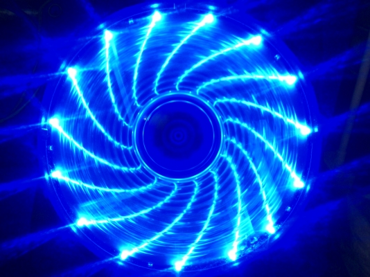 ขายพัดพัดลมใช้ไฟ 12 โวลหลอดLED  มี สีแดงกับสีฟ้าครับ120MM