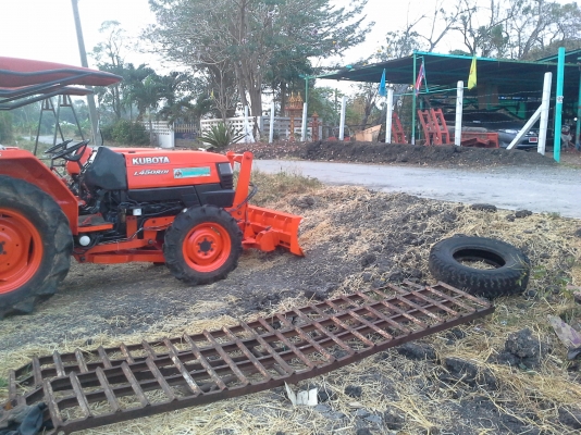 ท่านใดหารถหรืออุปกรการเกษตรผานโลตาลี่ติดต่อคุญบัญชาครับ0868026494