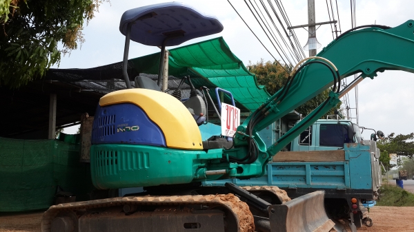 ขายด่วน KOMATSU pc30  MR-1 รถนำเข้าญี่ปุ่นแท้ๆ สภาพสวยมาก ไม่เคยใช้งานในไทย ซื้อไปใช้งานได้เลย