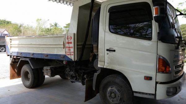 รถฮีโน่ 6 ล้อดั้ม FC9J  150 แรงม้า. ปี 55  ( รถวิ่ง 5x,xxx กว่า กม. )   สนใจติดต่อ  081 - 6079515