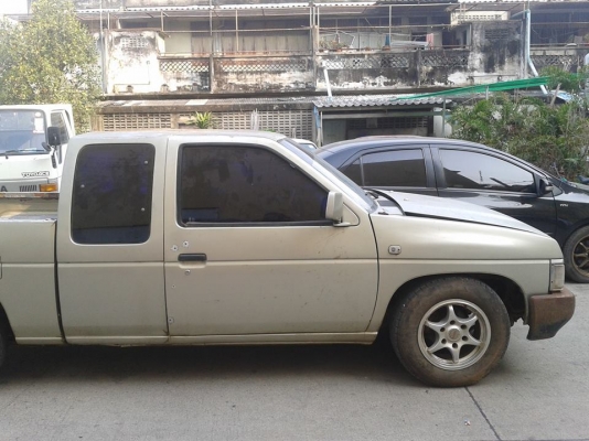 NISSAN BIG M แค๊บ เครื่องเดิมๆฝาแดง ปี96