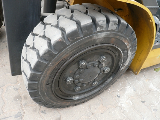 ขายรถโฟล์คลิฟท์ KOMATSU รุ่น FG35NT-7 ราคา 365,000 บาท นำเข้าจากประเทศญี่ปุ่น 100\% ไม่เคยใช้งานในประเทศไทย