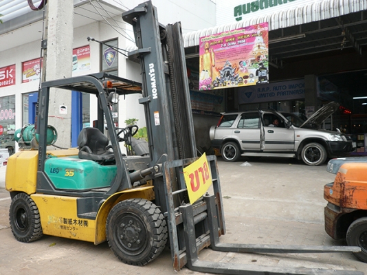 ขายรถโฟล์คลิฟท์ KOMATSU รุ่น FG35NT-7 ราคา 365,000 บาท นำเข้าจากประเทศญี่ปุ่น 100\% ไม่เคยใช้งานในประเทศไทย