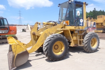 WA100-1-32935 รถตักล้อยาง รถจอดที่CSนวนคร แล้วครับ