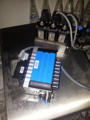 ตู้คอนโทรลสแตนเลส พร้อมโซลีนอยด์วาล์วโมดูล ตู้คอนโทรลสแตนเลส พร้อมโซลีนอยด์วาล์วโมดูล