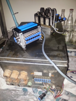 ตู้คอนโทรลสแตนเลส พร้อมโซลีนอยด์วาล์วโมดูล ตู้คอนโทรลสแตนเลส พร้อมโซลีนอยด์วาล์วโมดูล