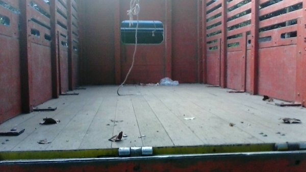 รถอีซูซุ 6 ล้อ รั้ว ( ไม่ดั้ม )  NPR59L  -  115 แรงม้า. ปี 36 สนใจติดต่อ  081 - 6079515