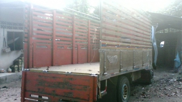 รถอีซูซุ 6 ล้อ รั้ว ( ไม่ดั้ม )  NPR59L  -  115 แรงม้า. ปี 36 สนใจติดต่อ  081 - 6079515