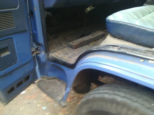 รถอีซูซุ 6 ล้อ รั้ว ( ไม่ดั้ม )  NPR59L  -  115 แรงม้า. ปี 36 สนใจติดต่อ  081 - 6079515