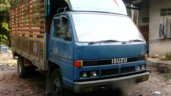 รถอีซูซุ 6 ล้อ รั้ว ( ไม่ดั้ม )  NPR59L  -  115 แรงม้า. ปี 36 สนใจติดต่อ  081 - 6079515