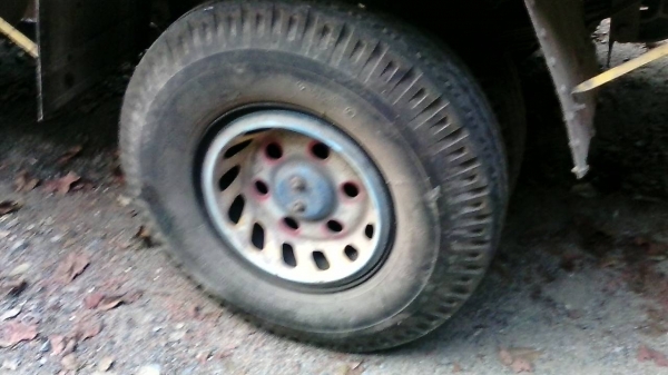 รถอีซูซุ 6 ล้อ รั้ว ( ไม่ดั้ม )  NPR59L  -  115 แรงม้า. ปี 36 สนใจติดต่อ  081 - 6079515